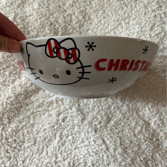 Hello Kitty Christmas Bowl - Picture 3 of 3